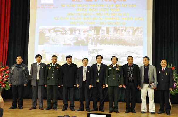 Ban Chấp hành Hội Cựu chiến binh Bộ Tư pháp tổ chức Lễ kỷ niệm 70 năm thành lập Quân đội nhân dân Việt Nam và 25 năm ngày Quốc phòng toàn dân