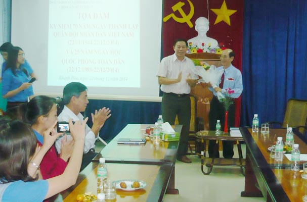 Khánh Hòa: Tọa đàm kỷ niệm 70 năm ngày thành lập Quân đội nhân dân Việt Nam (22/12/1944 – 22/12/2014) và 25 năm ngày Hội quốc phòng toàn dân (22/12/1989 – 22/12/2014)