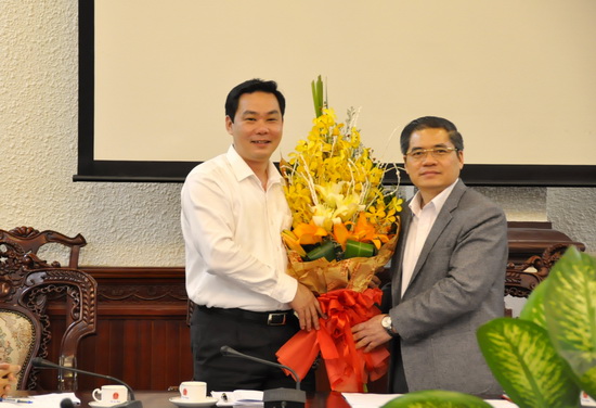 Thứ trưởng Đinh Trung Tụng tiếp nhận phụ trách công tác của Văn phòng Bộ và Cục Công tác phía Nam