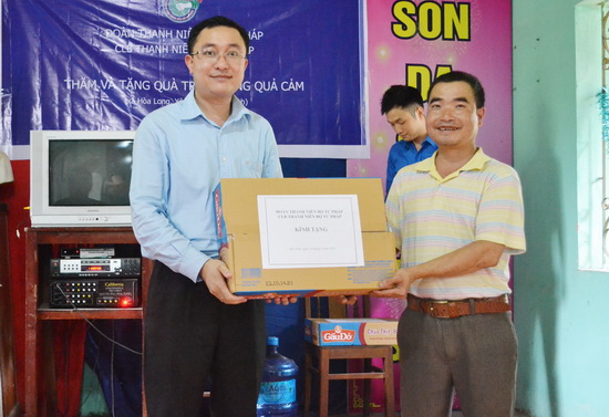 Đoàn Thanh niên và Câu lạc bộ Thanh niên Bộ Tư pháp thăm, tặng quà và giao lưu tại Trại phong Quả Cảm, tỉnh Bắc Ninh