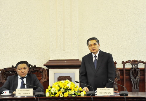 Thứ trưởng Đinh Trung Tụng tiếp Đoàn cán bộ Bộ Tư pháp và Văn phòng Ủy ban các tỉnh Mông Cổ