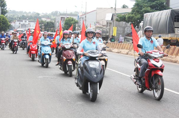 Trường Trung cấp Luật Buôn Ma Thuột hưởng ứng Ngày Pháp luật Việt Nam bằng nhiều hoạt động thiết thực