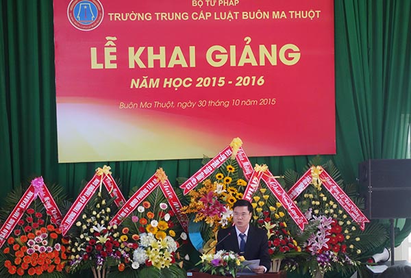 Trường Trung cấp Luật Buôn Ma Thuột tổ chức khai giảng năm học 2015 - 2016