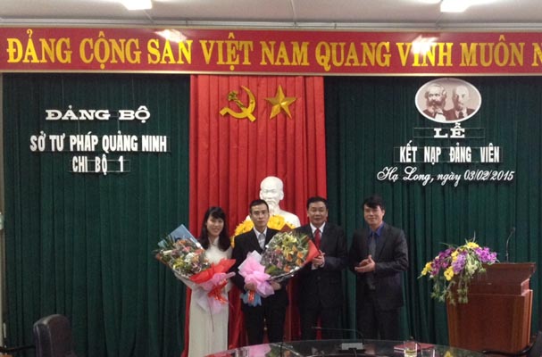 Trung tâm Trợ giúp pháp lý nhà nước tỉnh Quảng Ninh: Lễ kết nạp Đảng viên mới