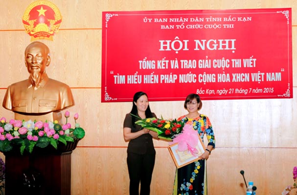 Bắc Kạn: tổng kết và trao giải cuộc thi viết “Tìm hiểu Hiến pháp nước CHXHCN Việt Nam”