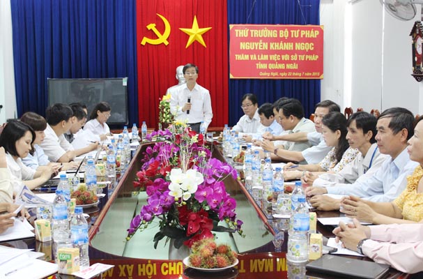 Thứ trưởng Nguyễn Khánh Ngọc thăm và làm việc tại Sở Tư pháp tỉnh Quảng Ngãi