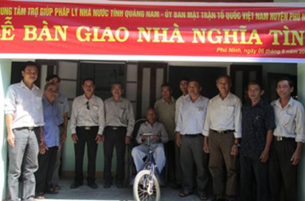 Trung tâm Trợ giúp pháp lý tỉnh Quảng Nam trao tặng nhà tình nghĩa cho đối tượng chính sách