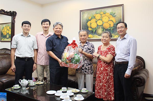 Bộ trưởng Bộ Tư pháp Hà Hùng Cường thăm hỏi và tri ân các thế hệ lãnh đạo đi trước