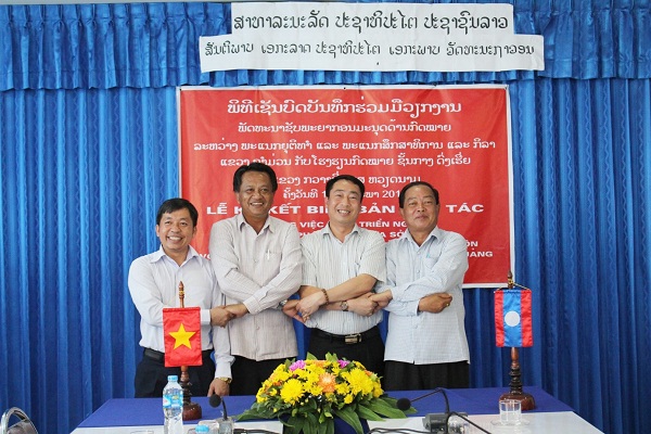 Đoàn công tác Trường trung cấp luật Đồng Hới làm việc tại Tỉnh Khăm Muộn nước CHDCND Lào