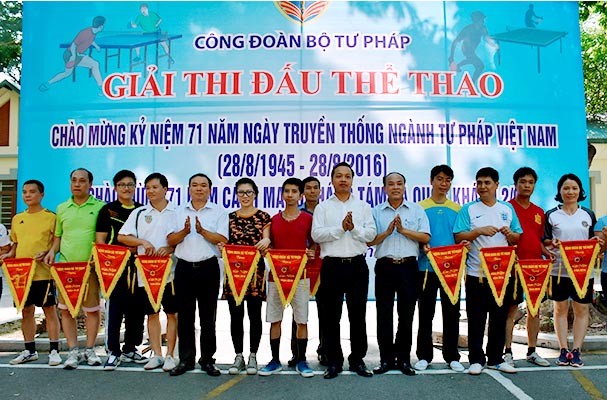 Tưng bừng Giải thể thao chào mừng 71 năm ngày truyền thống Ngành Tư pháp Việt Nam