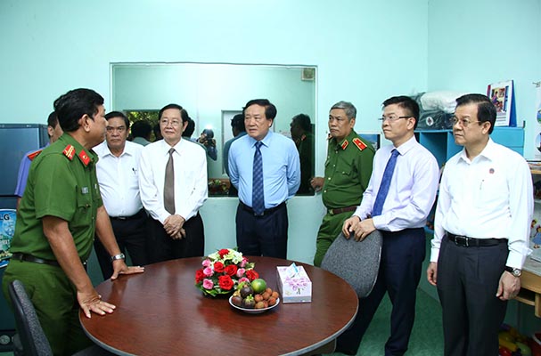 Bộ trưởng Lê Thành Long: Tham dự Lễ ra mắt Tòa gia đình và người chưa thành niên tỉnh Đồng Tháp