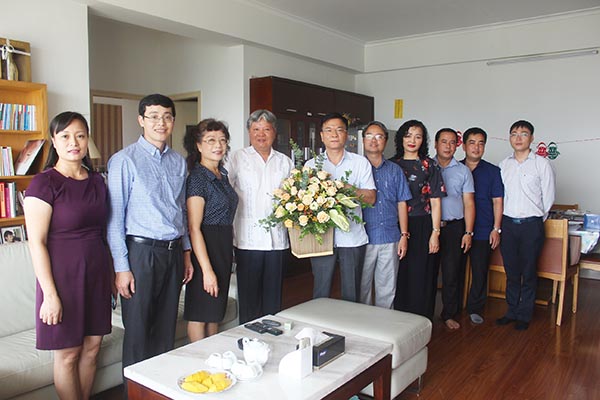 Bộ trưởng Lê Thành Long thăm hỏi và tri ân các thế hệ lãnh đạo