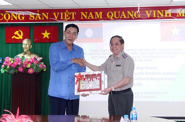 Thứ trưởng Bộ Tư pháp CHDCND Lào thăm và làm việc tại Cục THADS Thành phố Hồ Chí Minh