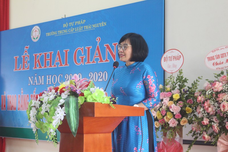 Thứ trưởng Đặng Hoàng Oanh dự lễ khai giảng năm học 2019 – 2020 tại Trường Trung cấp luật Thái Nguyên