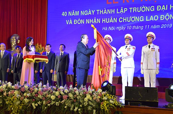 Đại học Luật Hà Nội đón nhận Huân chương Lao động hạng Nhất lần thứ 2