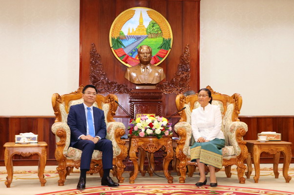 Bộ trưởng Lê Thành Long tiếp kiến Chủ tịch Quốc hội Lào Pa-ny Y-a-tho-tu