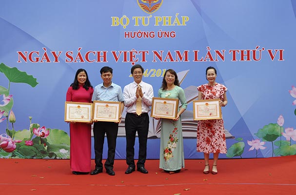 Bộ Tư pháp hưởng ứng Ngày sách Việt Nam lần thứ VI