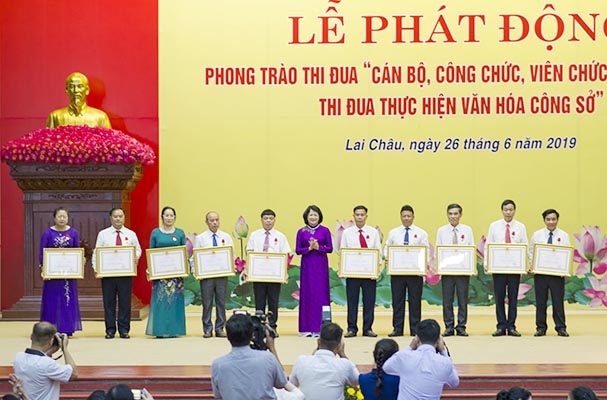 03 cá nhân Sở Tư pháp tỉnh Lai Châu đón nhận Huân chương Lao động Hạng Nhì