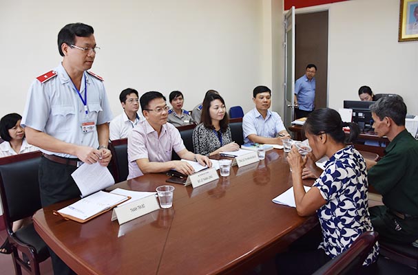 Bộ trưởng Bộ Tư pháp Lê Thành Long tiếp công dân tháng 6