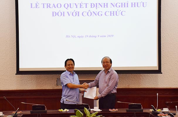 Trao Quyết định nghỉ hưu cho Phó Tổng Biên tập thường trực Báo Pháp luật Việt Nam