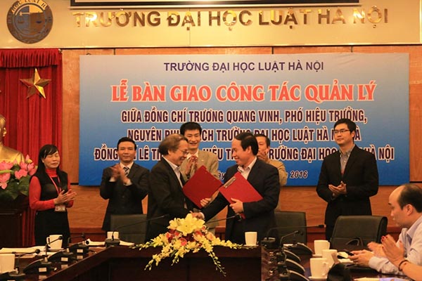 Lễ bàn giao công tác quản lý trường Đại học Luật Hà Nội 