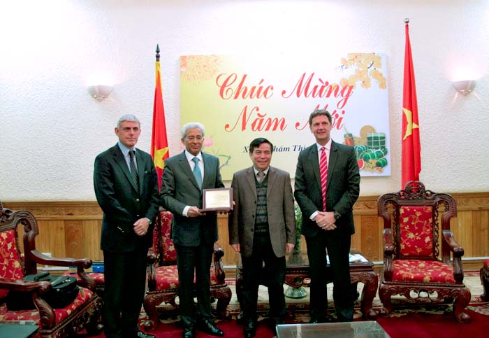 Deputy Minister Hoang The Lien worked with senior delegation of APG