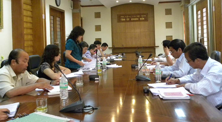 Implementation of the grassroot democracy regulation in Khanh Hoa province: to enhance the inspection and supervision