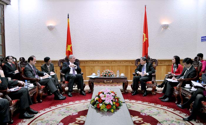 Vietnam, France strengthen friendly relations