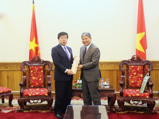 Minister Ha Hung Cuong received Justice Deputy Minister of Japan