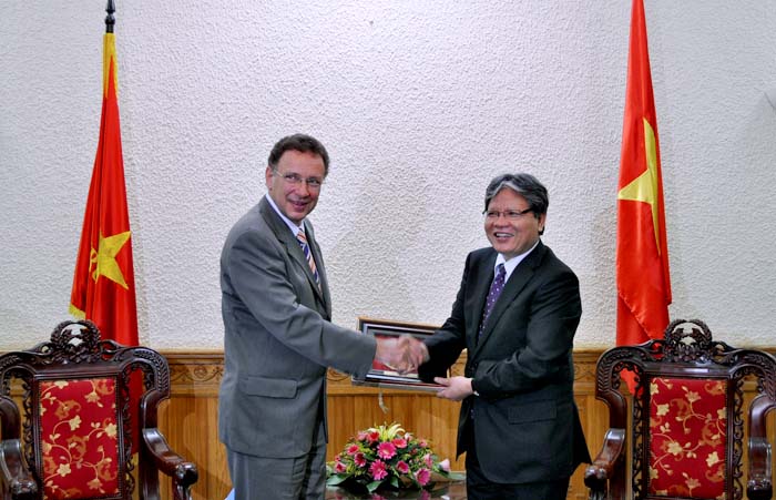 Minister Ha Hung Cuong had a courtesy meeting with Hungarian Ambassador