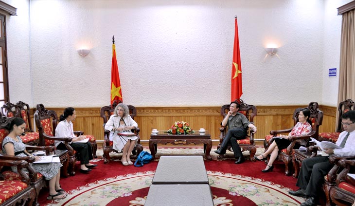 Deputy Minister Hoang The Lien received  Ms Victoria Sutherland, Counsellor of Canadian Embassy to Vietnam