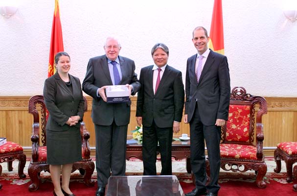 Minister Ha Hung Cuong received KAS Honorable Chairman