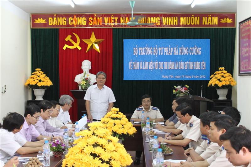 Justice Minister Ha Hung Cuong paid a working visit to Hung Yen