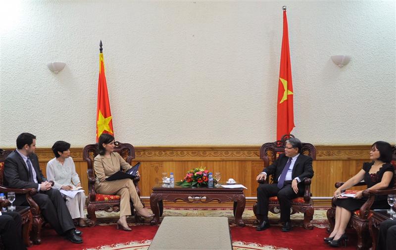 Minister Ha Hung Cuong received the new Ambassador of Hungary to Vietnam