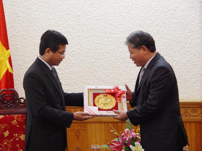 Minister of Justice received Lao Ambassador to Vietnam: Strengthening the cooperation between two Ministries of Justice