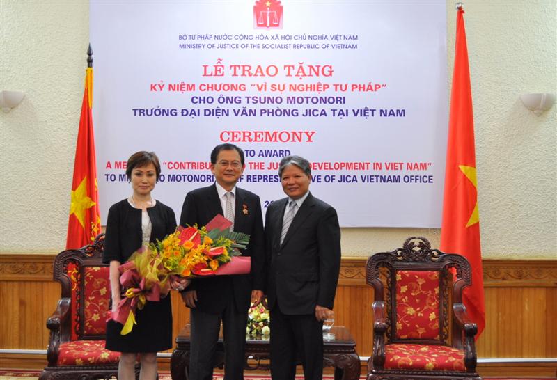 Ceremony to award the Medal "For the Cause of Justice" for JICA Chief Representative in Vietnam