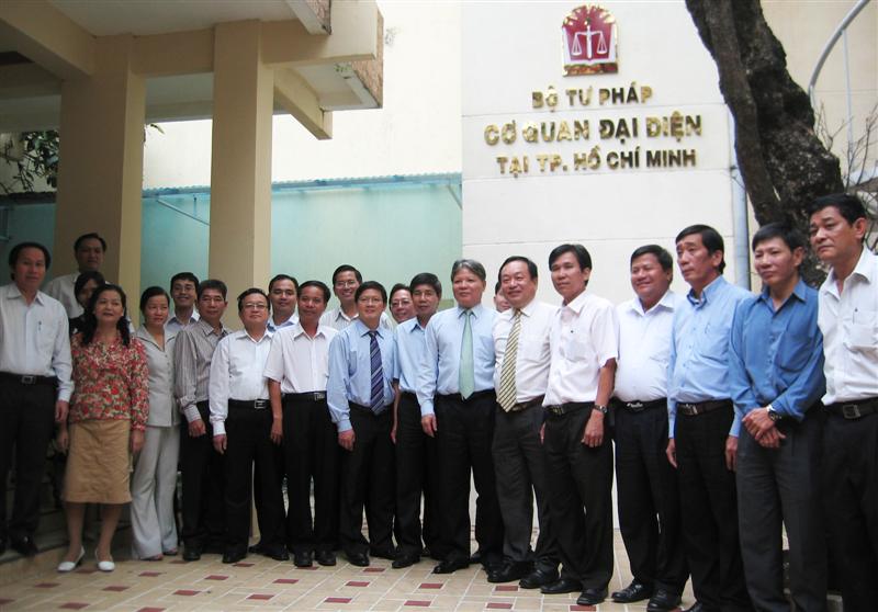 Justice Minister Ha Hung Cuong paid a working visit to Ho Chi Minh City