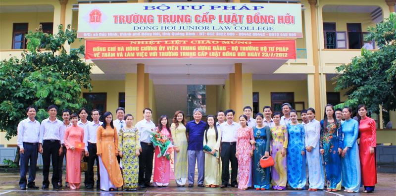 Minister of Justice Ha Hung Cuong to visit and work in Dong Hoi Law junior school