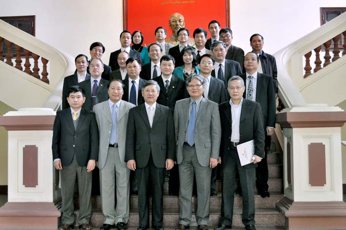 Minister Ha Hung Cuong held a courtesy meeting with newly-appointed overseas diplomats