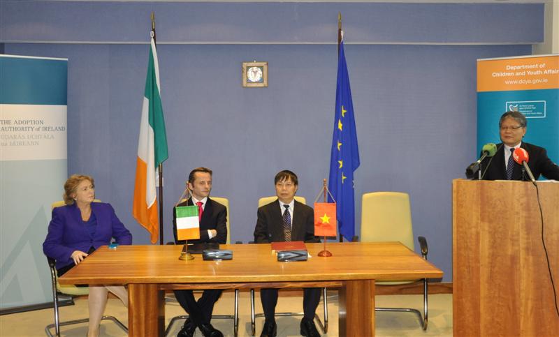 Vietnam - Ireland signed a Memorandum of Understanding on cooperation in the field of law and judicial reform