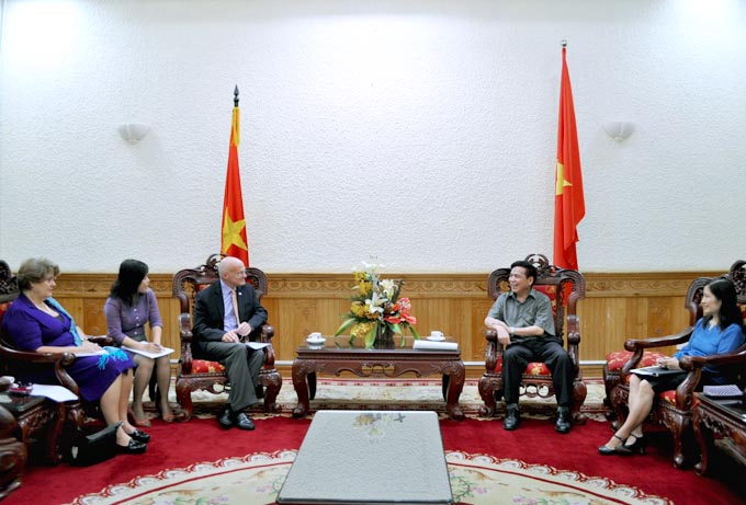 Deputy Minister Hoang The Lien received the UNICEF Regional Director for East Asia