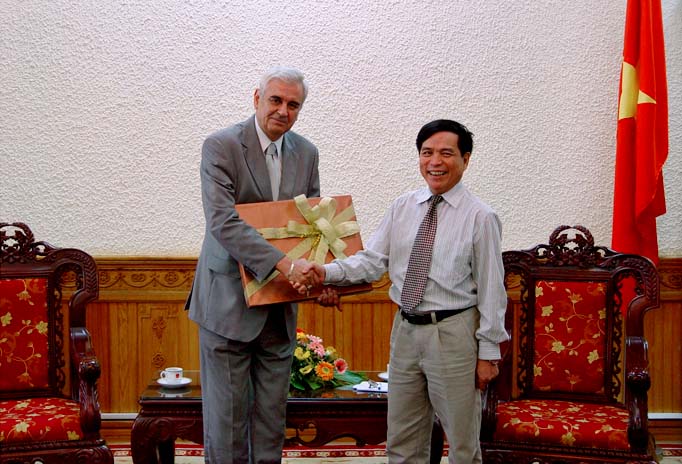 Deputy Chief of Mission at Bulgarian Embassy to Vietnam said farewell to Standing Deputy Minister Hoang The Lien 