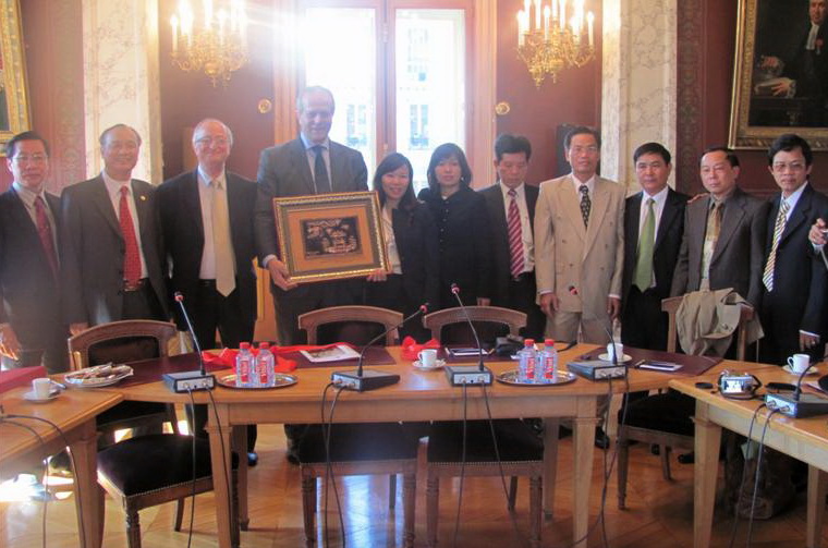 The Ministry of Justice’s delegation studied practices of auctions in France