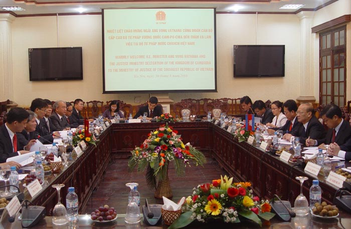 Talk between Vietnamese and Cambodian Ministers of Justice to boost justice ties