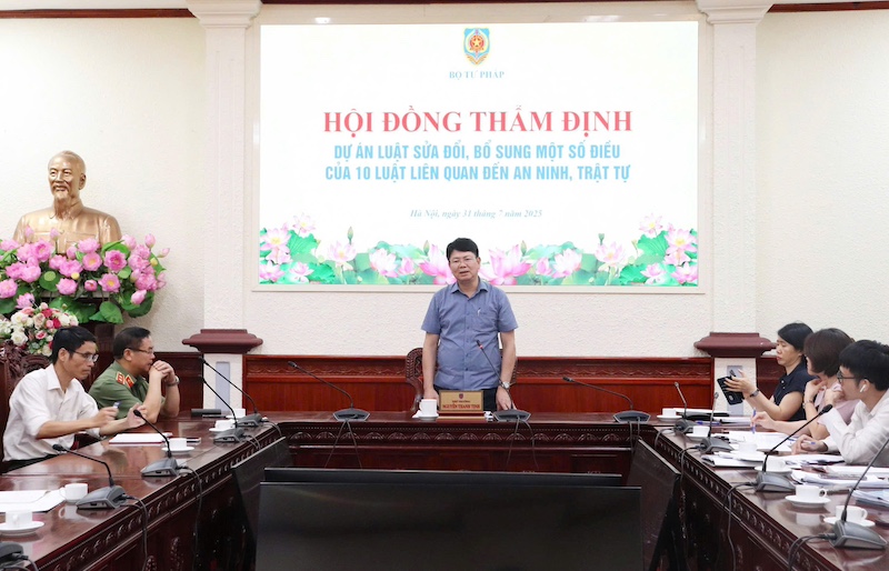 Thẩm định dự án Luật sửa đổi, bổ sung một số điều của 10 Luật liên quan đến an ninh trật tự