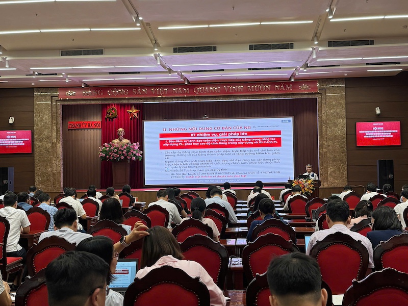 Thứ trưởng Nguyễn Thanh Tú báo cáo triển khai Nghị quyết số 66-NQ/TW tại Hà Nội