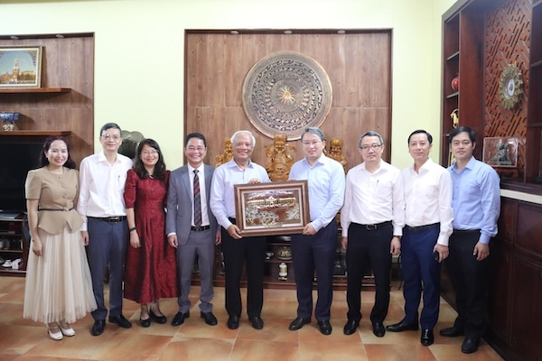 Thăm hỏi, tri ân nguyên lãnh đạo Bộ nhân dịp 80 năm Ngày truyền thống ngành Tư pháp