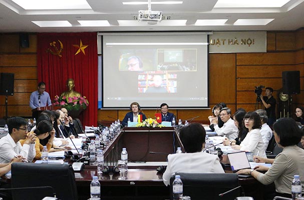Hoàn thiện pháp luật doanh nghiệp và đầu tư để thu hút đầu tư nước ngoài tới Việt Nam