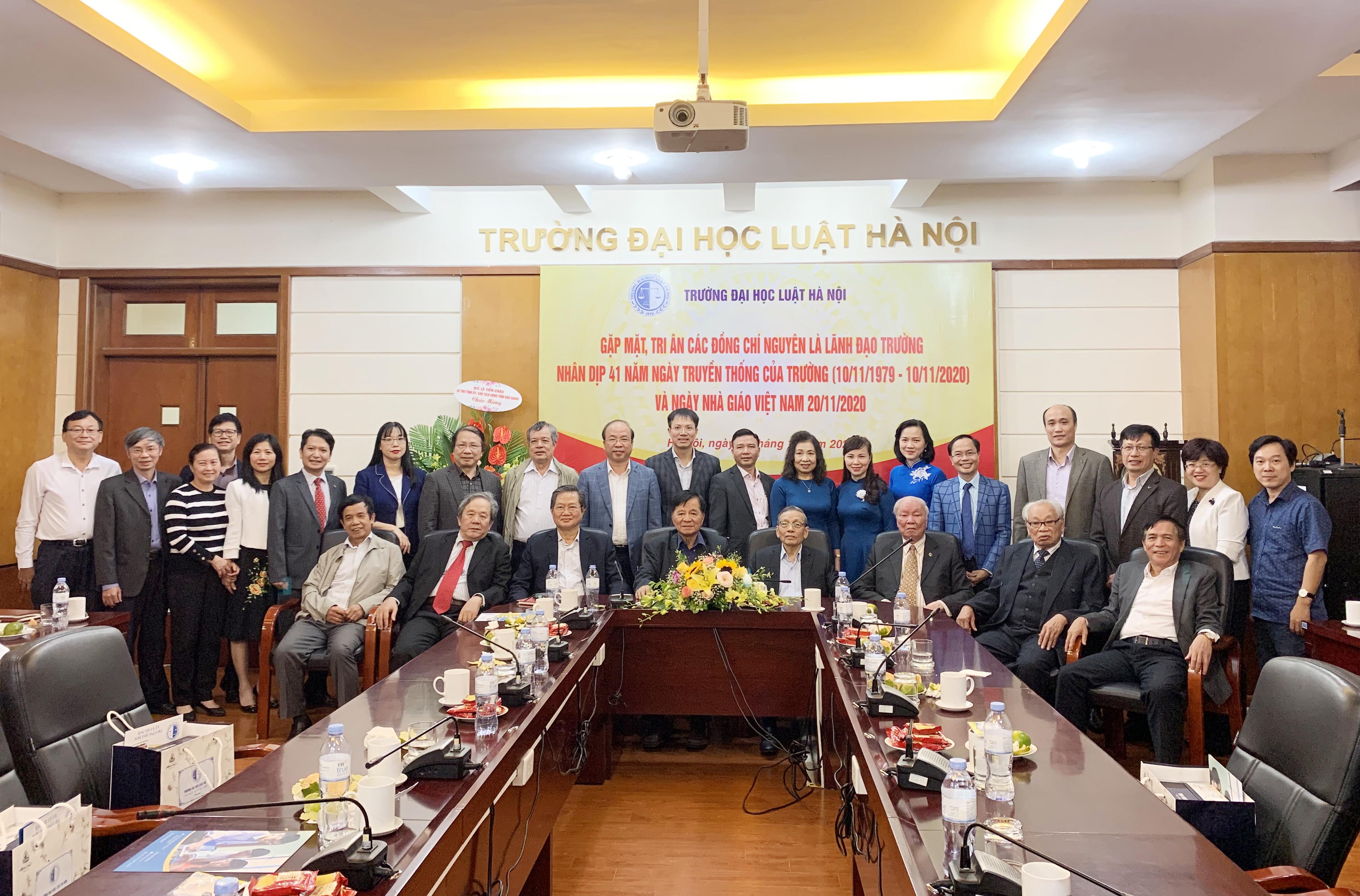 Đại học Luật Hà Nội gặp mặt các đồng chí nguyên lãnh đạo