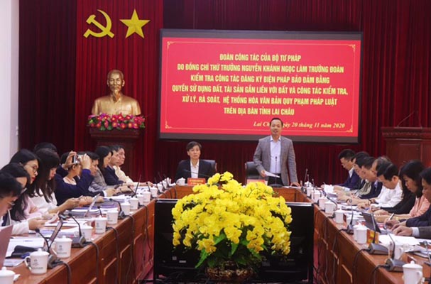 Thứ trưởng Bộ Tư pháp Nguyễn Khánh Ngọc làm việc với tỉnh Lai Châu